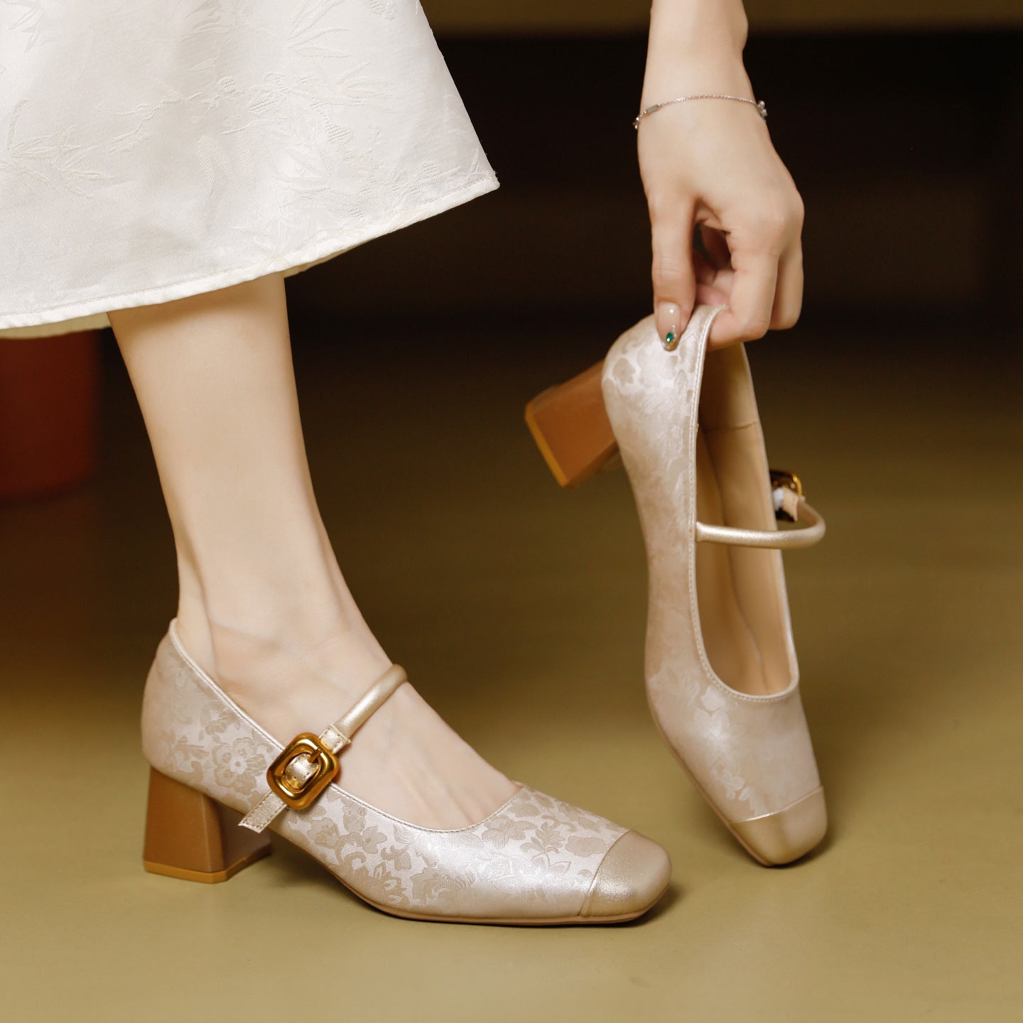 Chanel-inspirierte Vintage Sandalen mit Blockabsatz und quadratischem