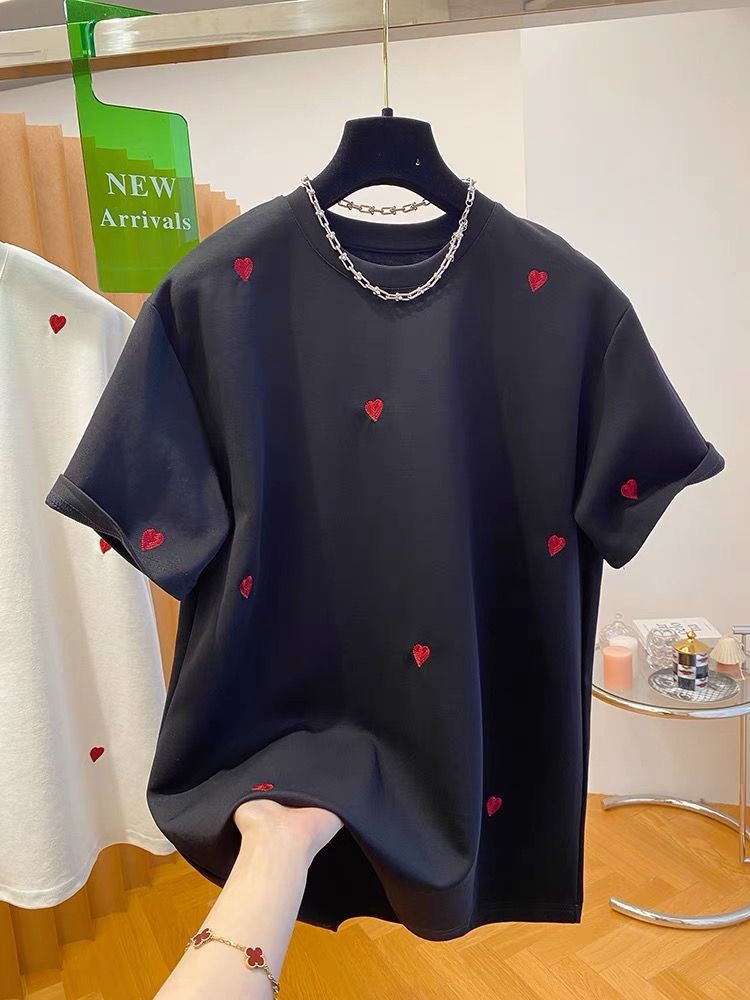 Sommerliches Kurzarm-T-Shirt mit Herz-Stickerei