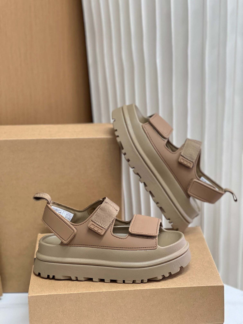 Bequeme Velcro Sandalen mit dicker Sohle | LuxeStyle