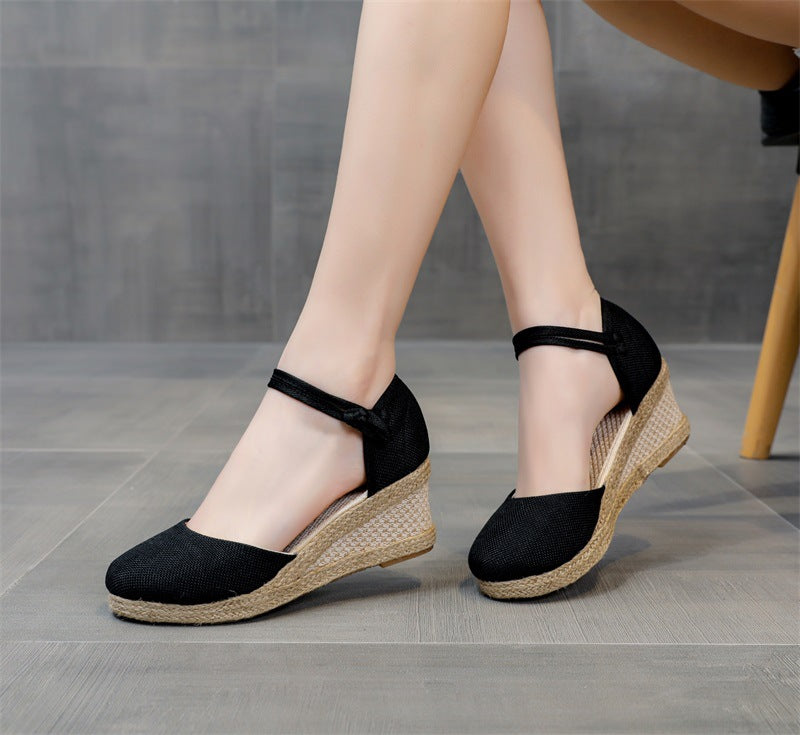 Keile Sandalen mit Fesselriemchen – Bild 7 | LuxeStyle