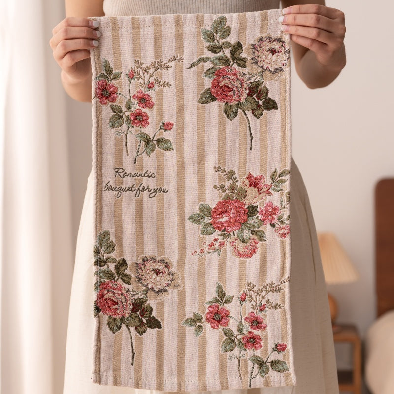 Vierlagiges Baumwoll-Handtuch mit Blumenmuster