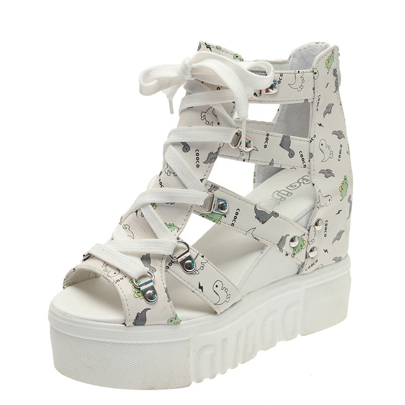 Plateau-Wedge Sandalen mit Fischmund-Print – Bild 10 | LuxeStyle