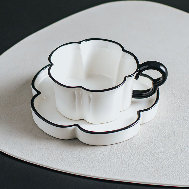 Vintage Tasse mit Untertasse, schwarz-weiss floral