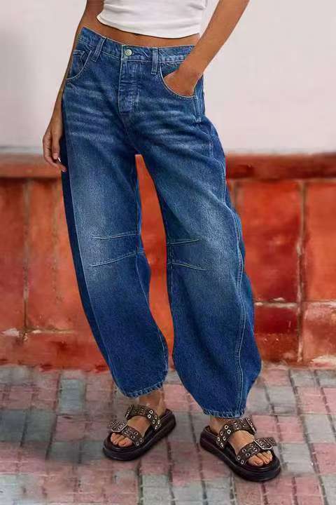 Gekräuselte Damenjeans mit Patch-Tasche