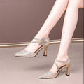 Elegante goldene High Heels aus weichem Leder