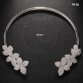 Blumenhalskette mit Strass-Akzenten