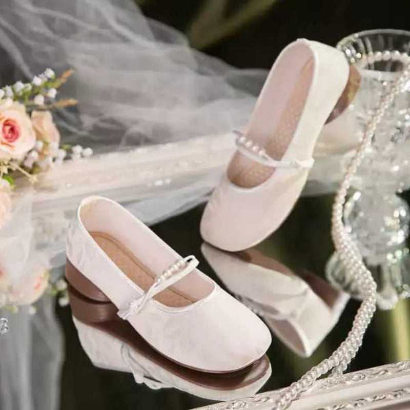 Vintage Mary Jane – Perlen-Satin-Schuhe