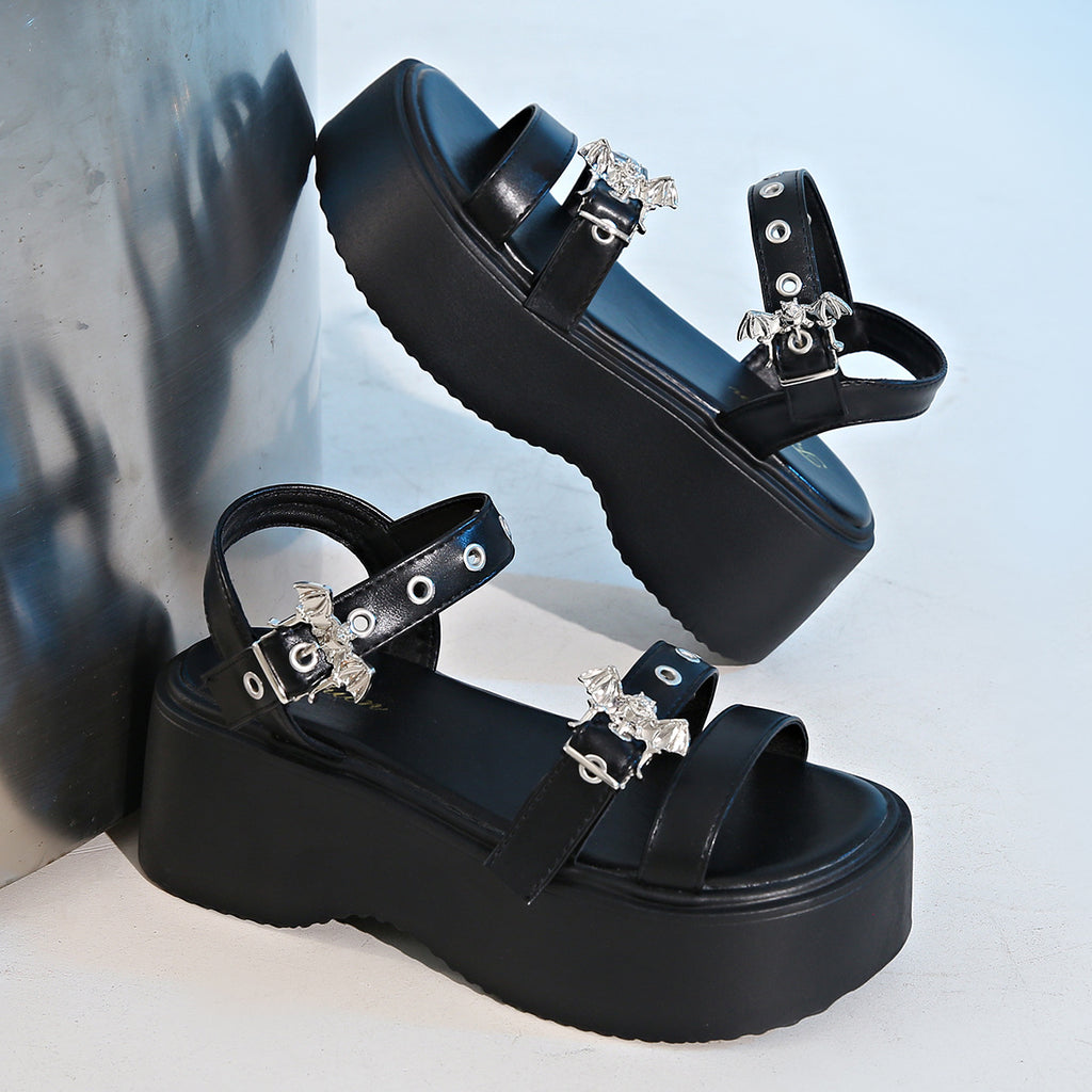 High-rise Plateau-Sandalen mit Nieten – Bild 3 | LuxeStyle