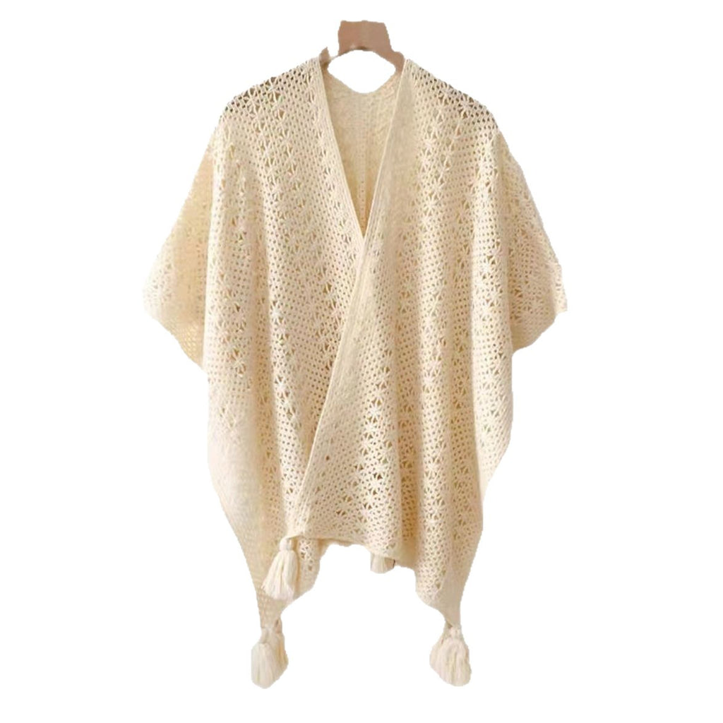 Gestricktes Cape mit Quasten