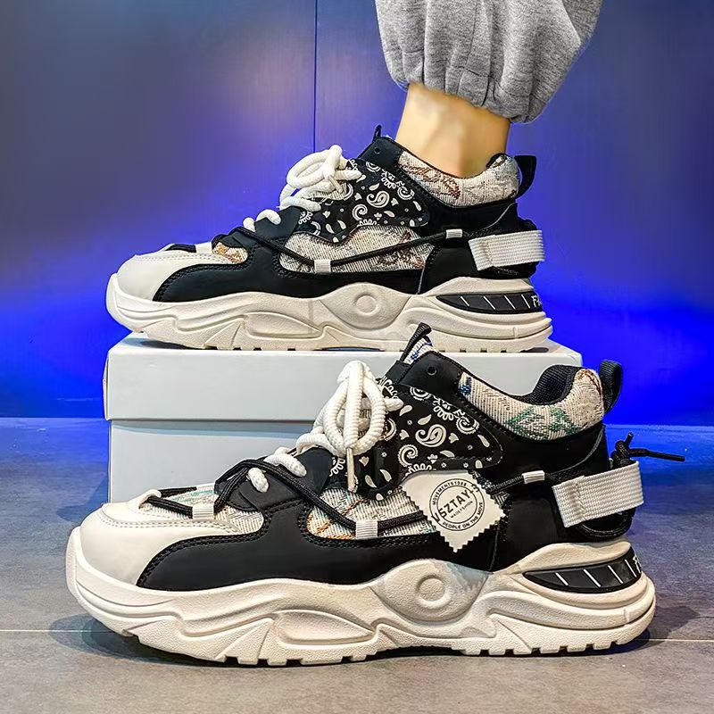 Freizeitschuhe mit dicker, rutschfester Sohle