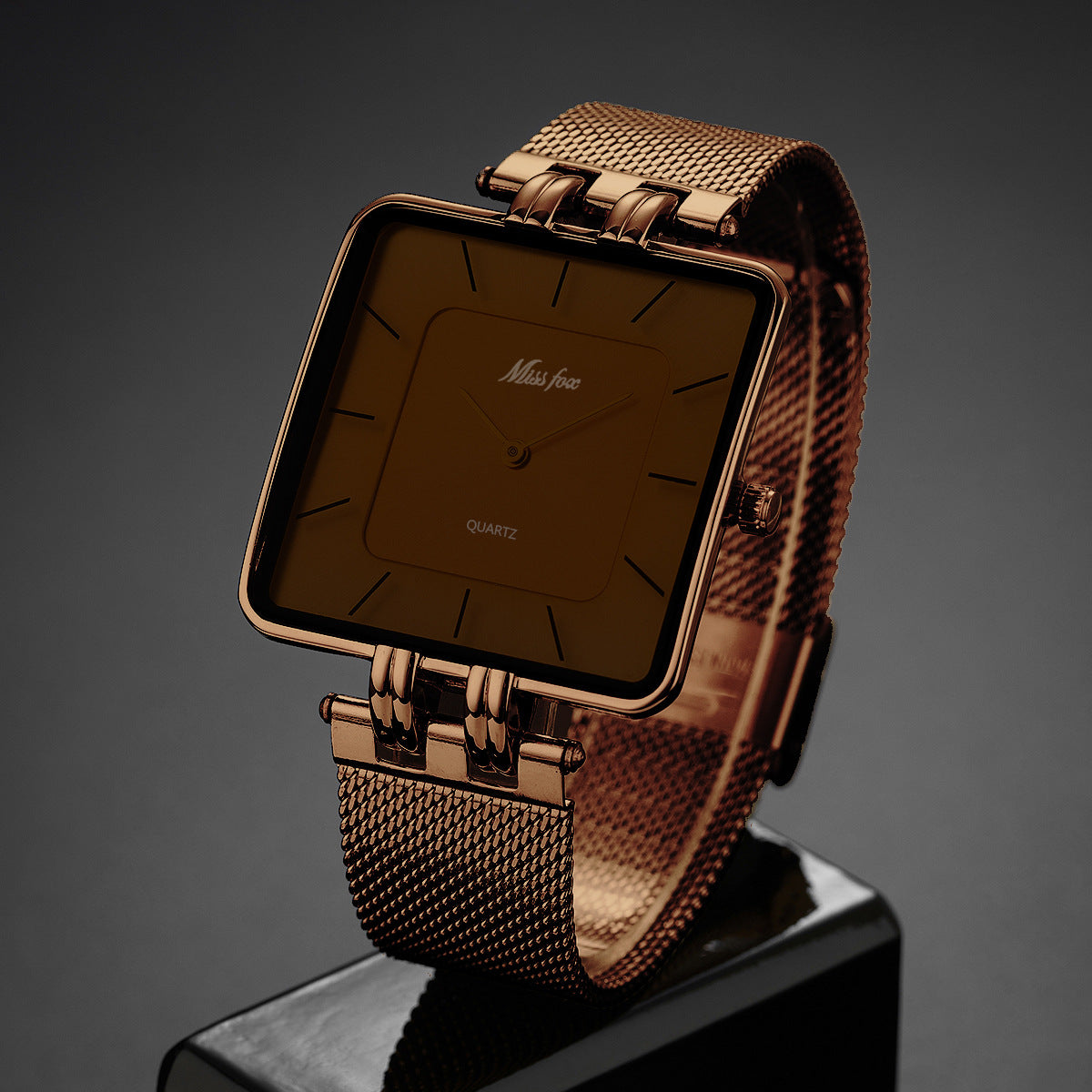 Klassische Minimalistische Quarzuhr mit Mesh-Armband