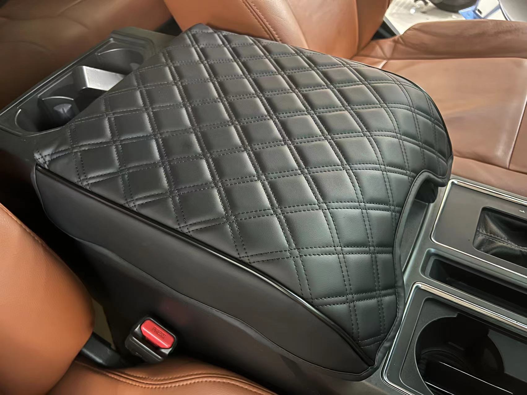 Ford F-150 Mittelkonsolen-Armlehnenmatte