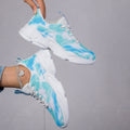 Freizeit-Sneaker mit Blumenmuster – Bild 1 | LuxeStyle