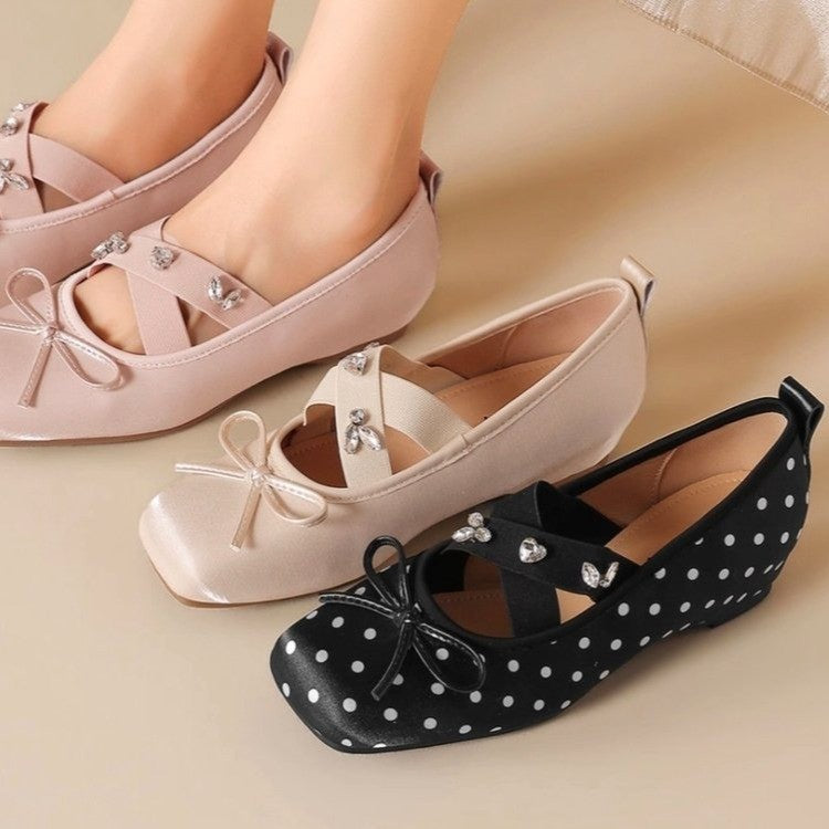 Elegante Satin-Ballerinas mit Keilabsatz