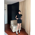 Kurzes Slim-Fit Kleid mit halblangem Ausschnitt – Bild 7 | LuxeStyle