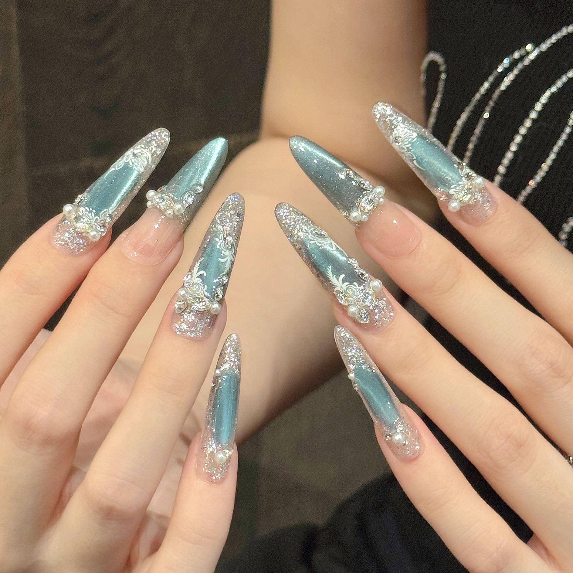 Eisklarer blauer Katzenaugen-Nagelsticker
