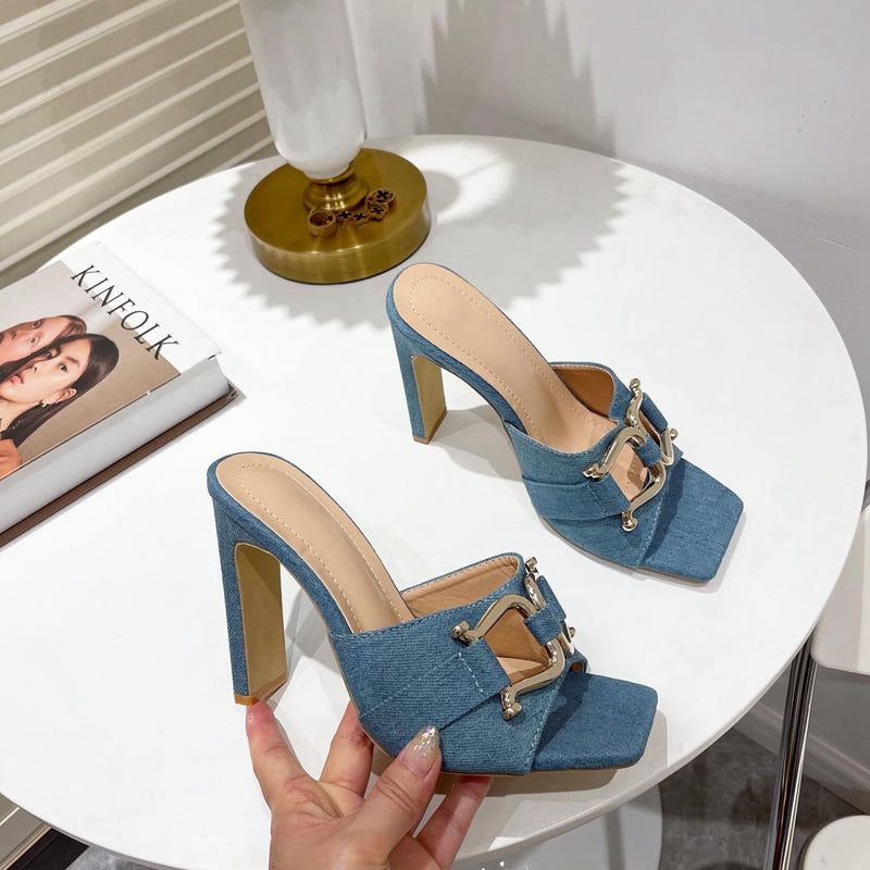 Elegante Sandaletten mit eckigem Absatz – Bild 5 | LuxeStyle