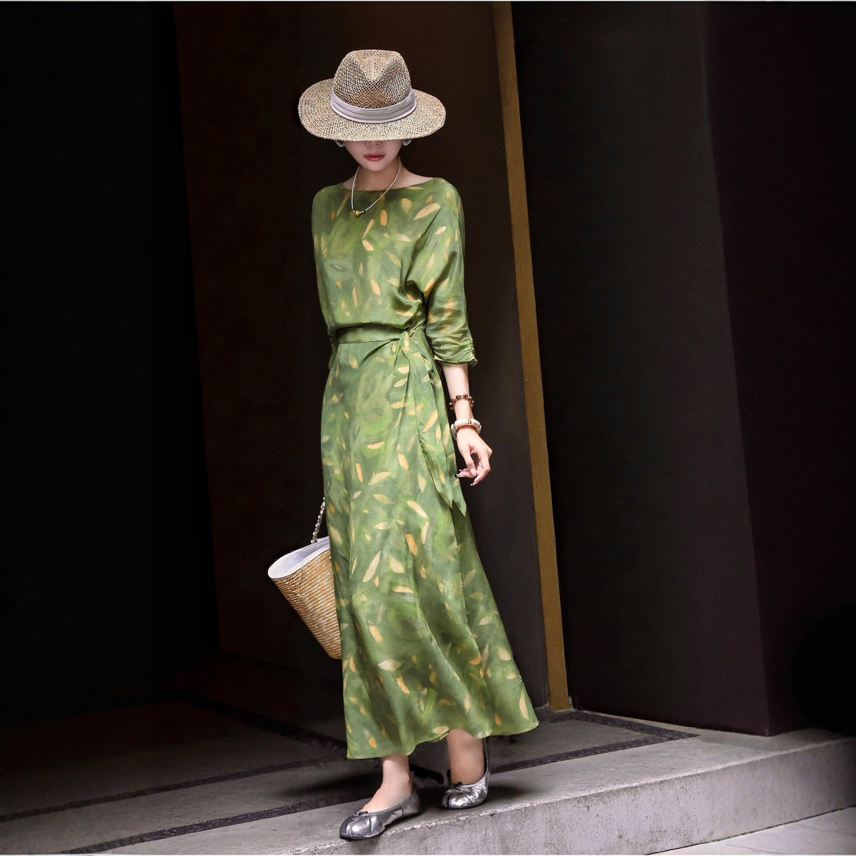Vintage Seidenkleid mit Print im französischen Stil | LuxeStyle