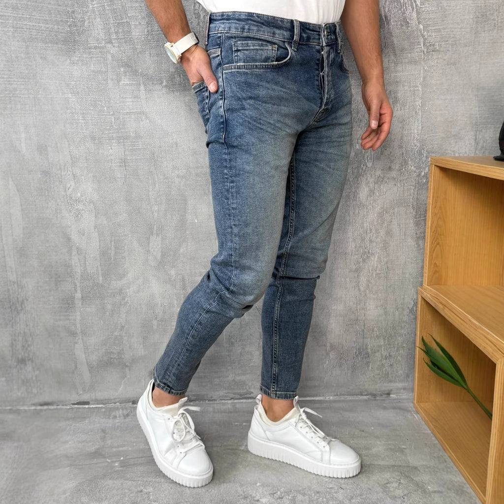 Retro Slim-Fit Jeans