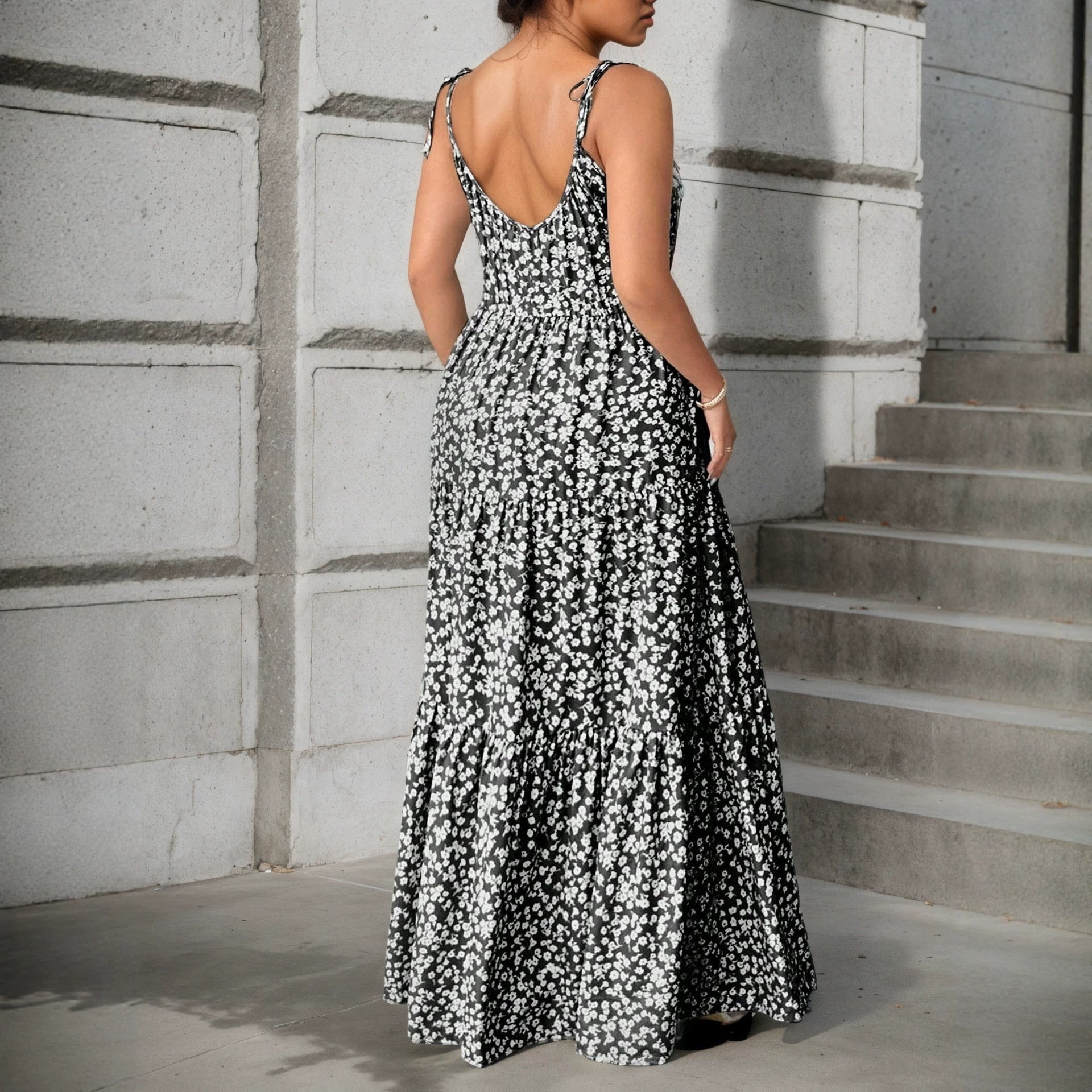 Ärmelloses bedrucktes Midi-Kleid