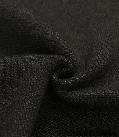 V-Neck Strickpullover mit Buchstaben-Design