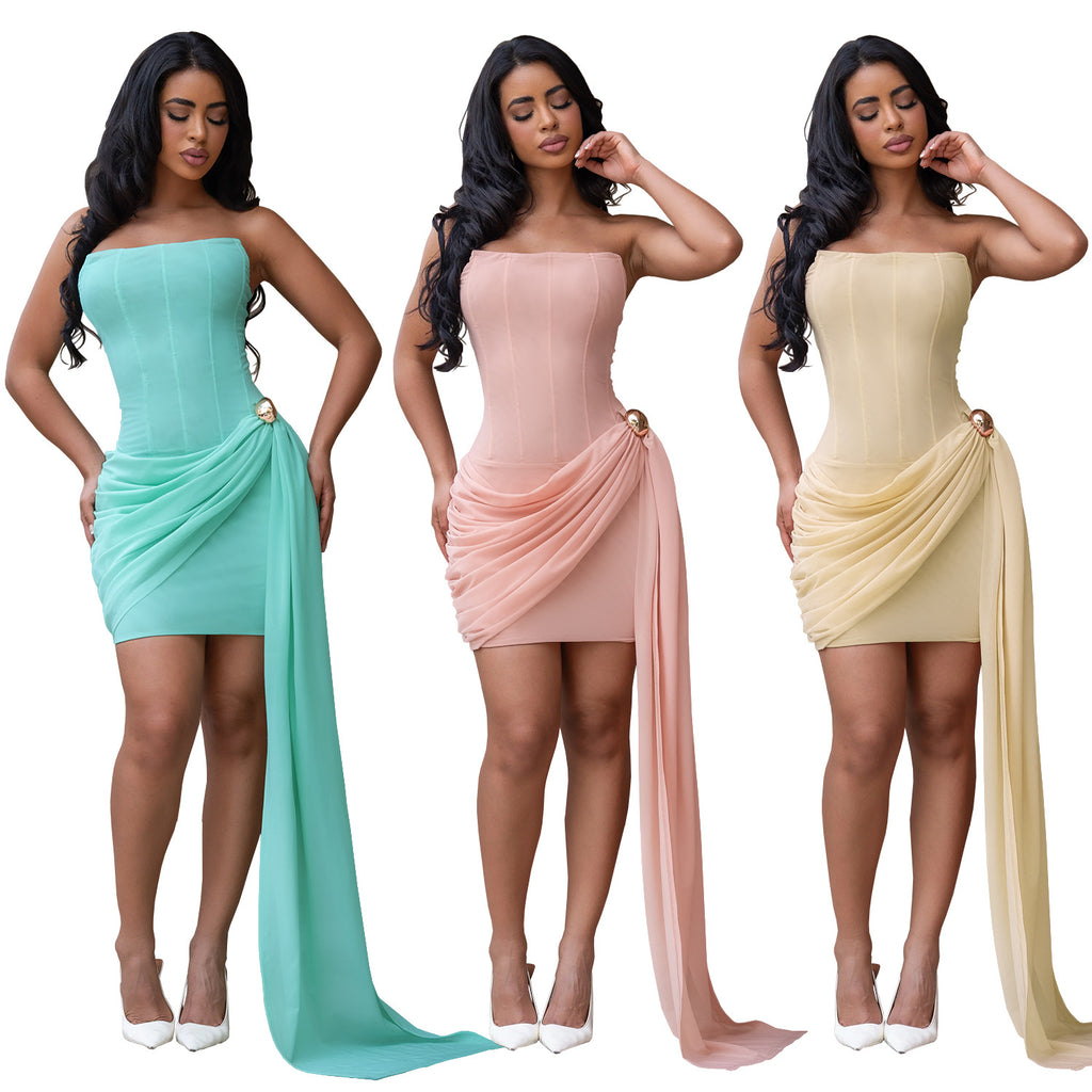 Elegantes trägerloses Minikleid