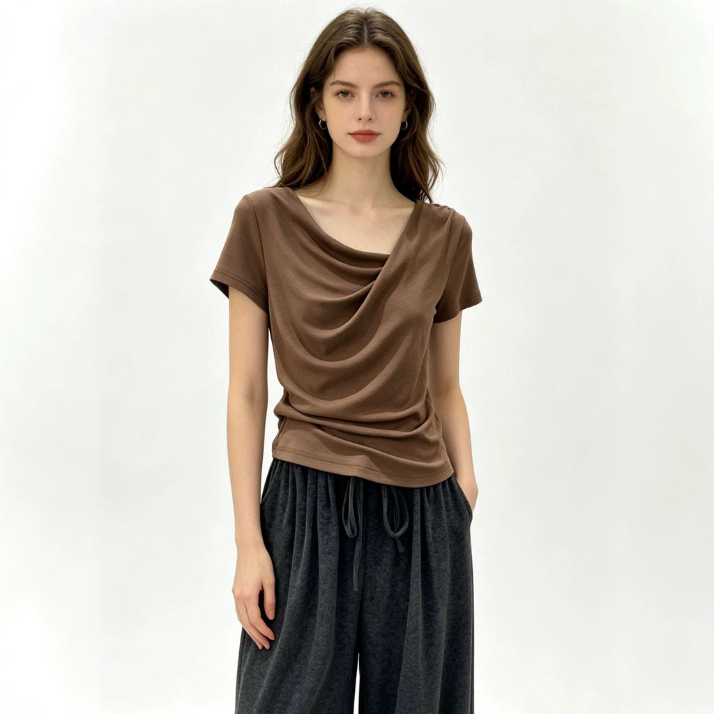 Asymmetrisches Kurzarm-Shirt mit U-Boot-Ausschnitt