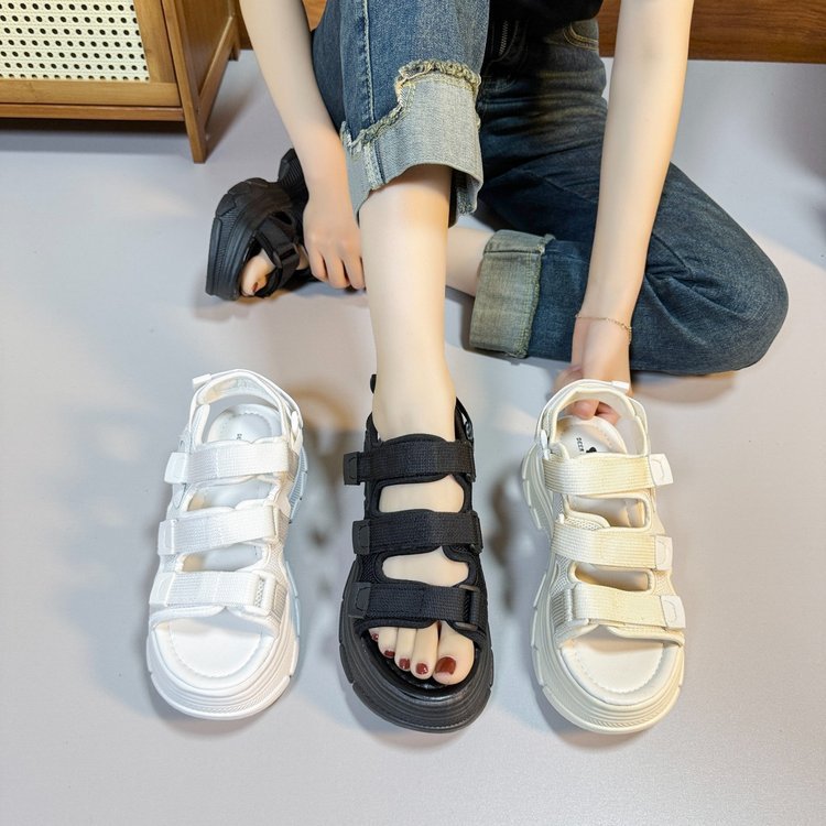 Plateau-Sandalen mit Klettverschluss – Bild 3 | LuxeStyle