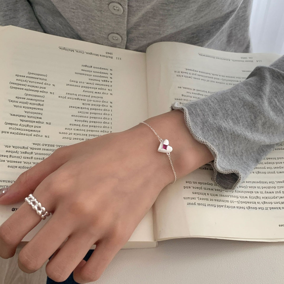 Buntes Herz-Armband mit Diamant-Bürstung – Bild 7 | LuxeStyle