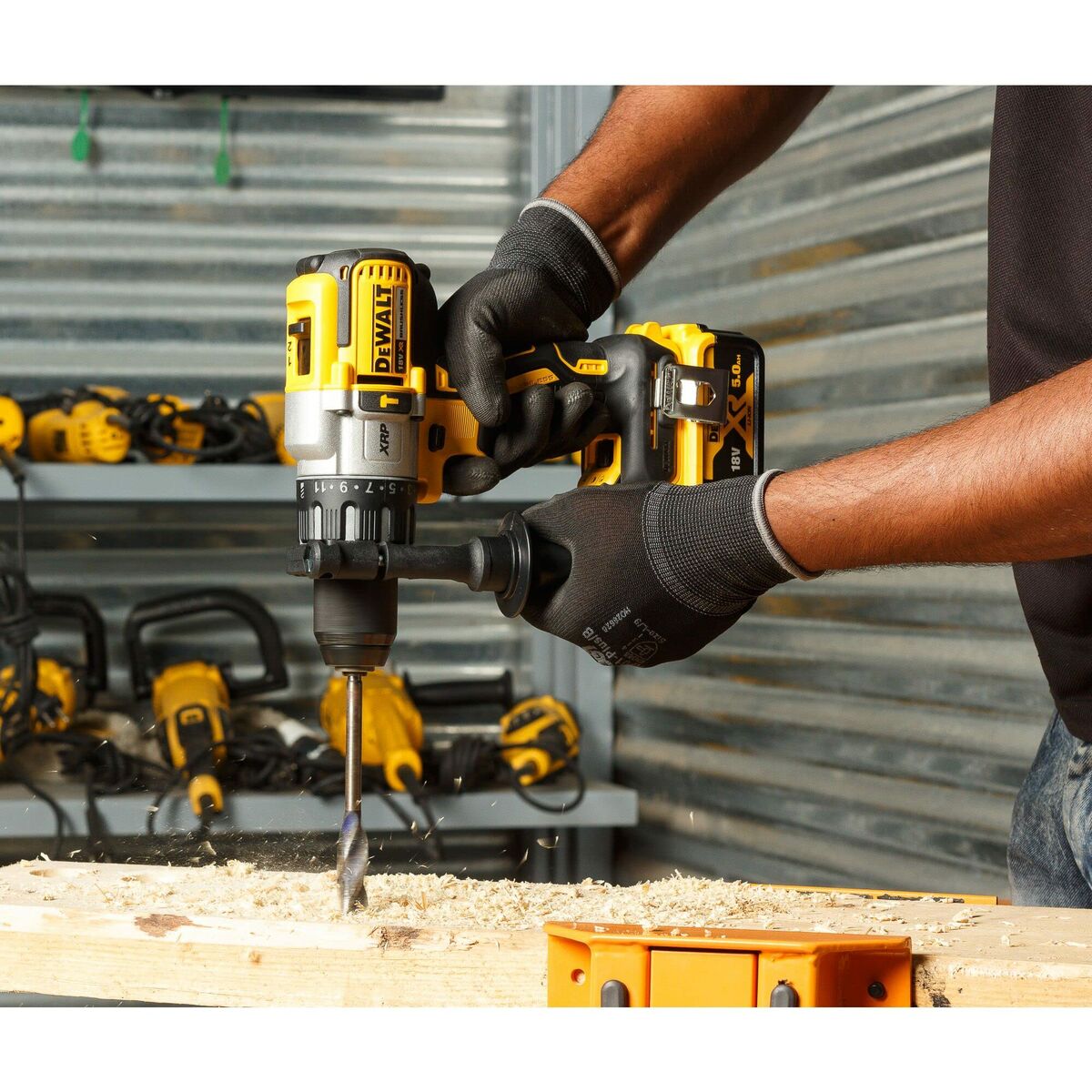Elektrischer Schraubendreher Dewalt DCD996P2 820 W