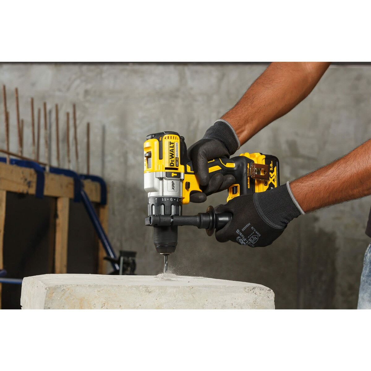 Elektrischer Schraubendreher Dewalt DCD996P2 820 W