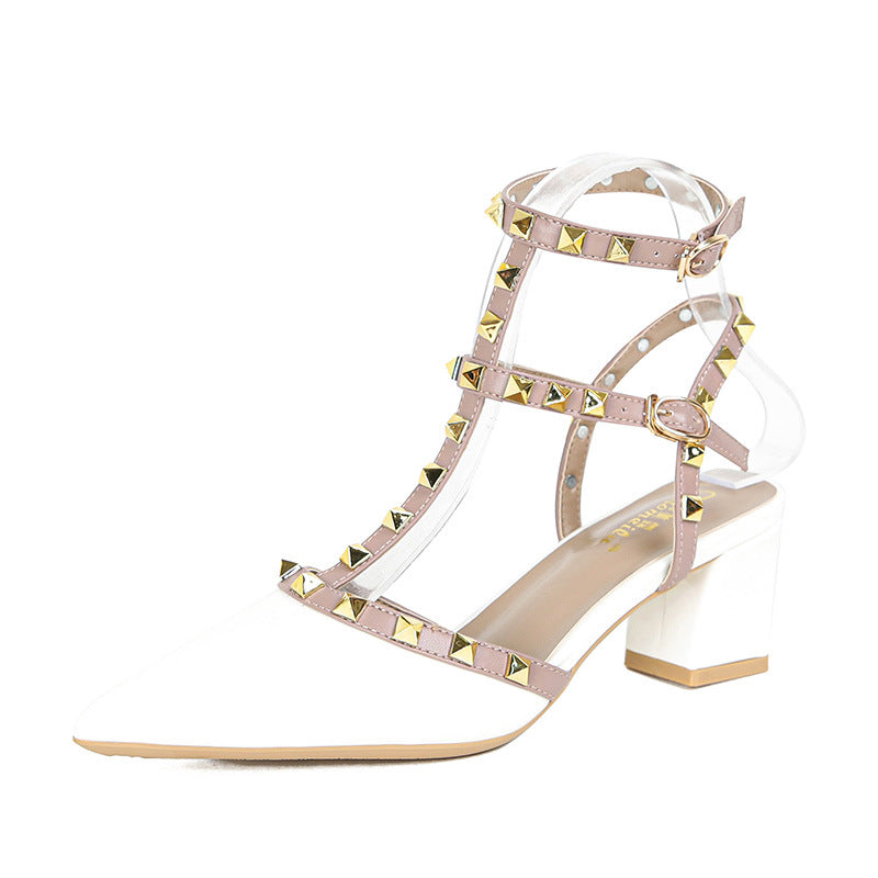 Stilettos mit Nieten