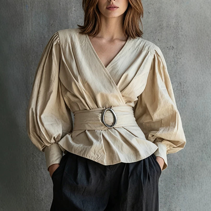 V-Neck Bluse mit Rüschen und Puffärmeln