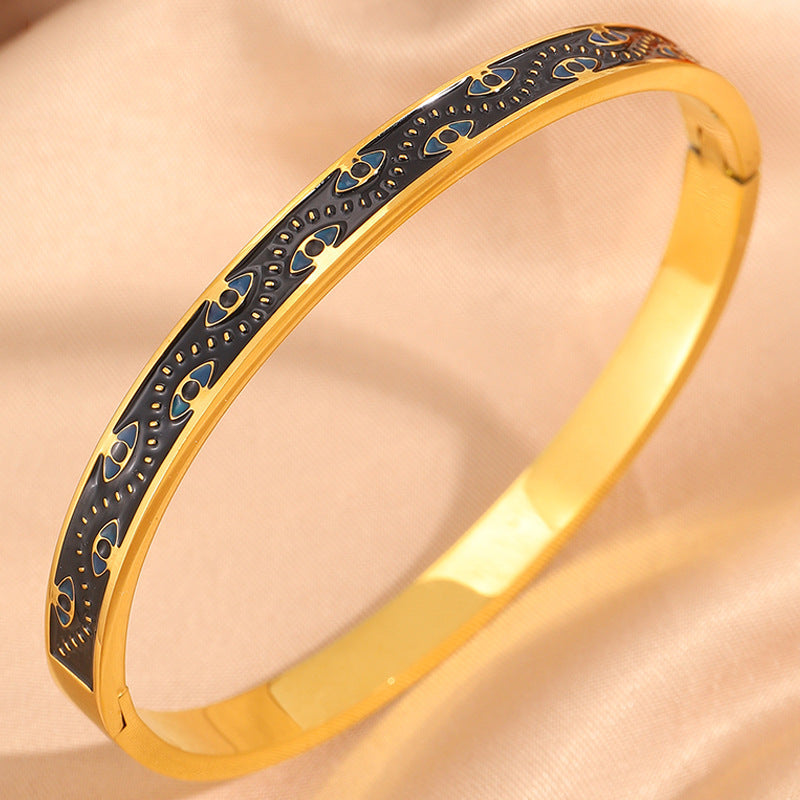 Retro Armband aus Titanstahl – Bild 3 | LuxeStyle