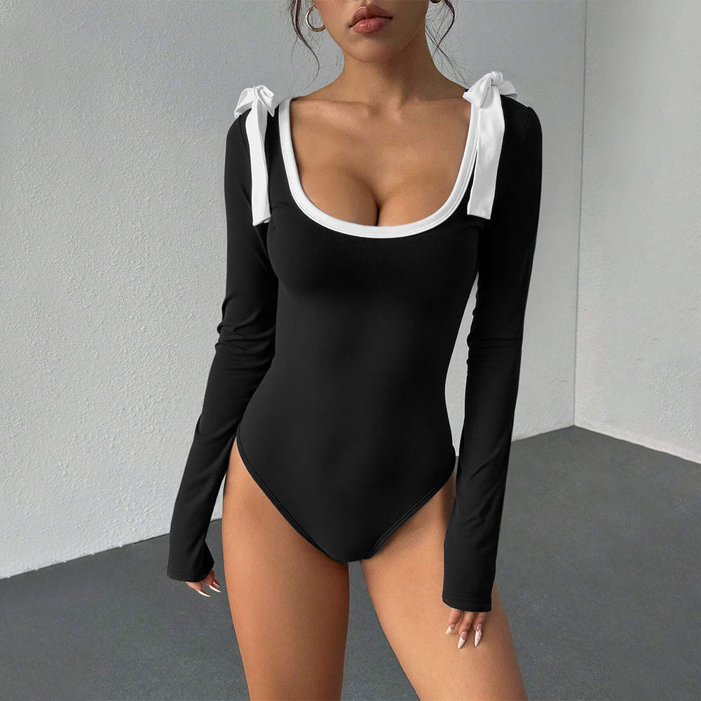 Eleganter Jumpsuit mit eckigem Ausschnitt und ausgestellten Ärmeln