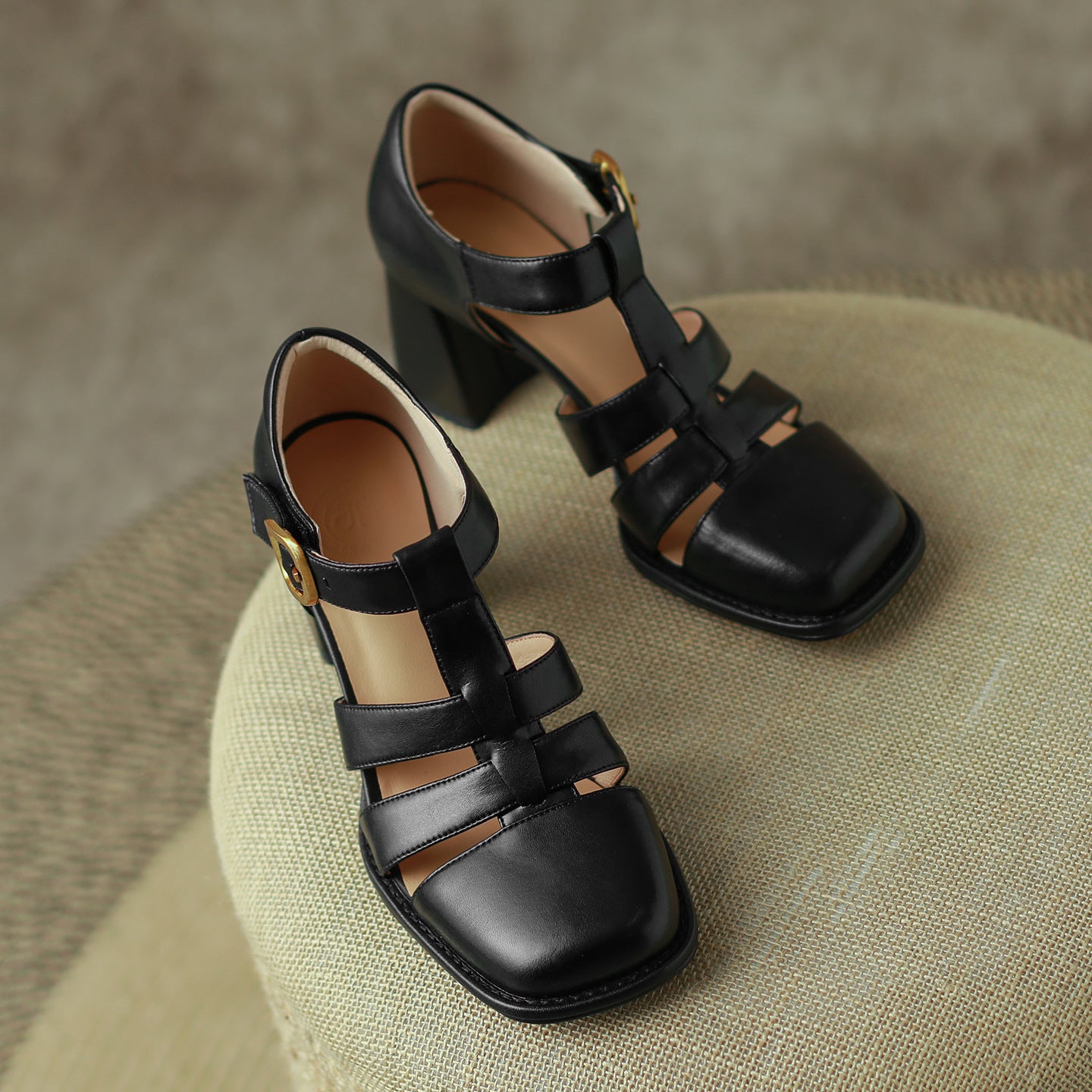 Vintage Sandalen mit T-Riemen und Blockabsatz