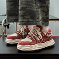 Sneaker mit unsichtbarer Absatz Erhöhung