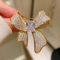 Diamant-Brosche mit Bogenform | LuxeStyle