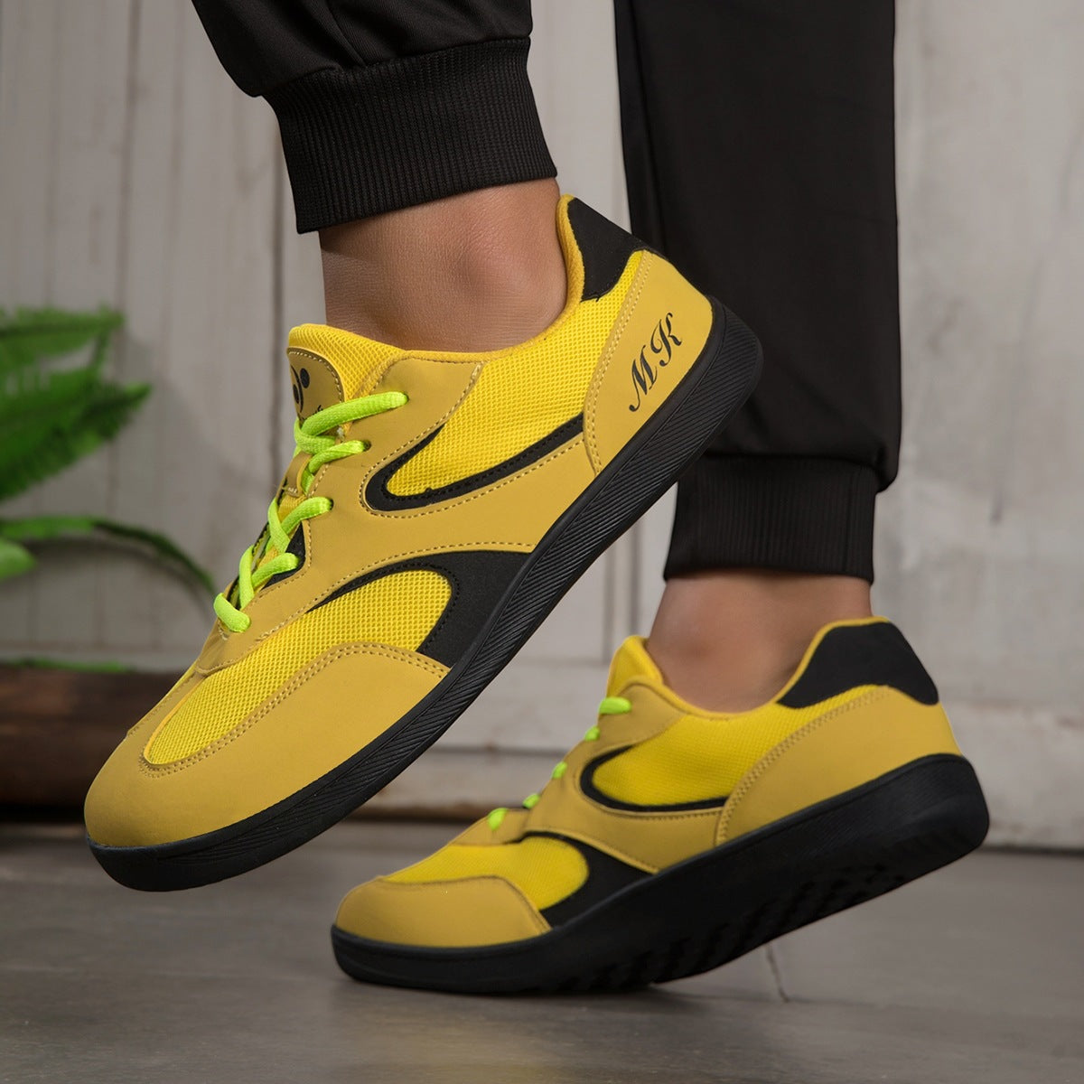Weitgeschnittene Canvas-Sneakers für Herren