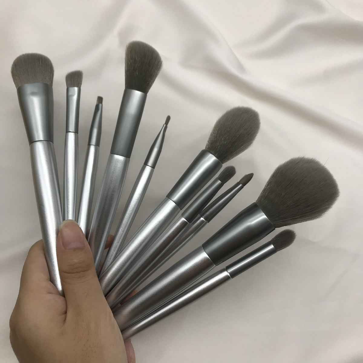 10-teiliges Make-up-Pinselset Moonlight Silber – Bild 5 | LuxeStyle