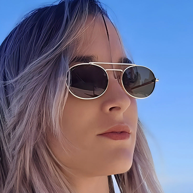 Retro-Ovale Sonnenbrille mit Doppelsteg