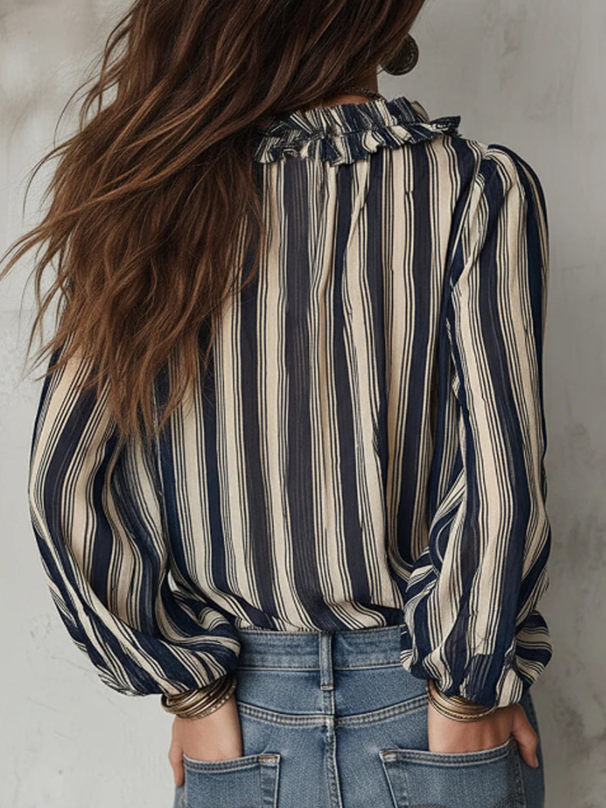 Gestreiftes Damen-Shirt mit Kapuze – Bild 2 | LuxeStyle