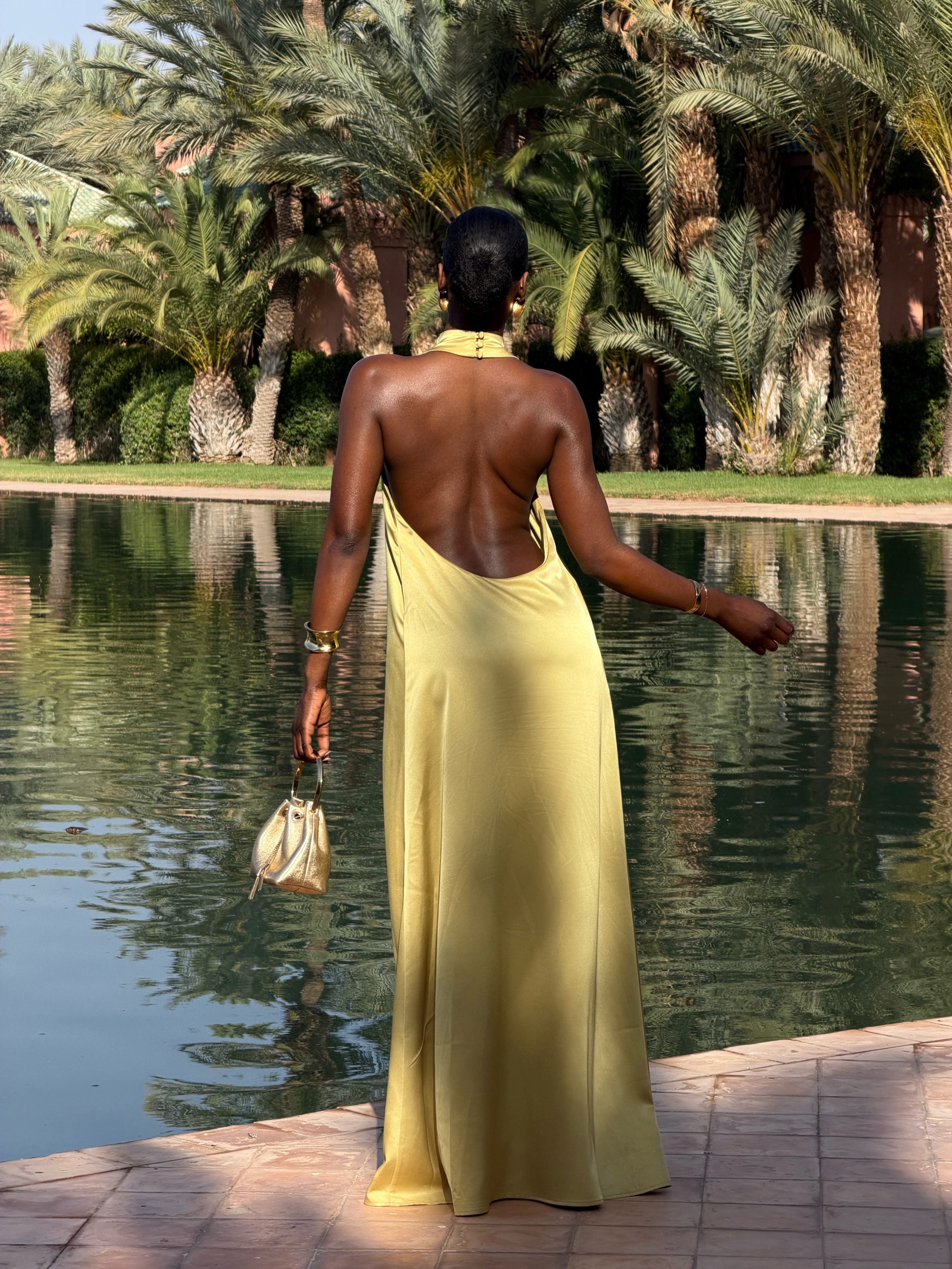 Satin-Maxi-Kleid mit offenem Rücken