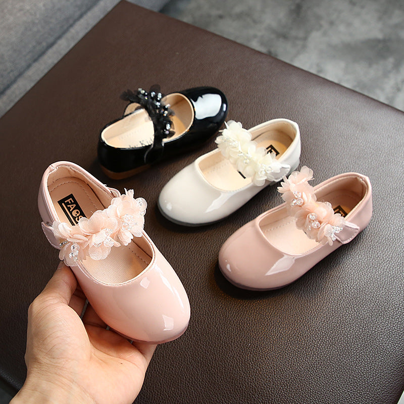Leichte Kinderschuhe aus Lackleder – Bild 2 | LuxeStyle