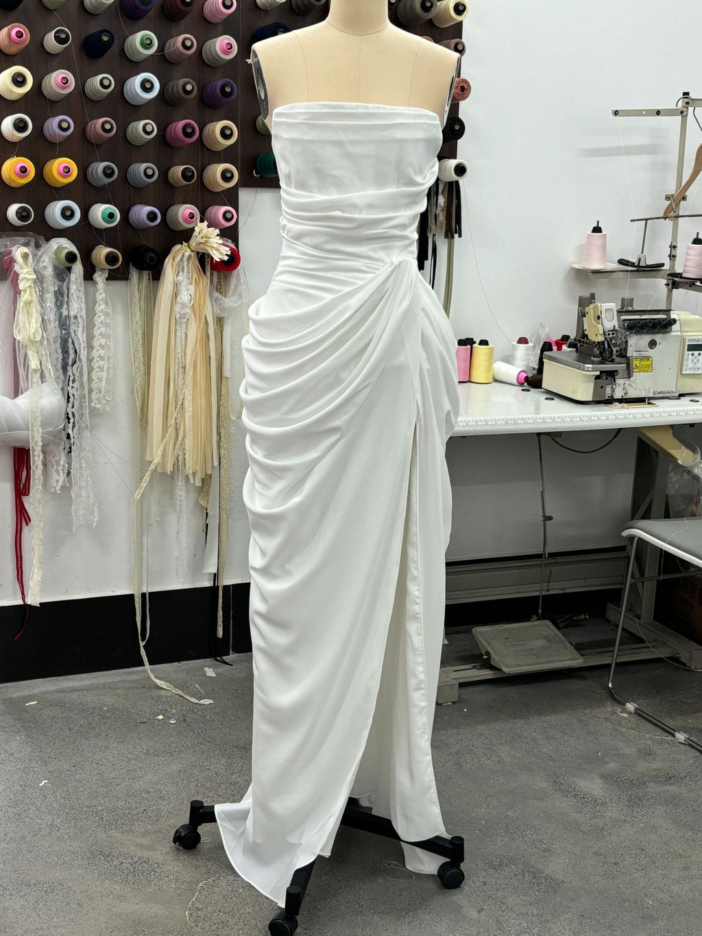 Asymmetrischer Plisseerock mit Schlitz – Bild 6 | LuxeStyle