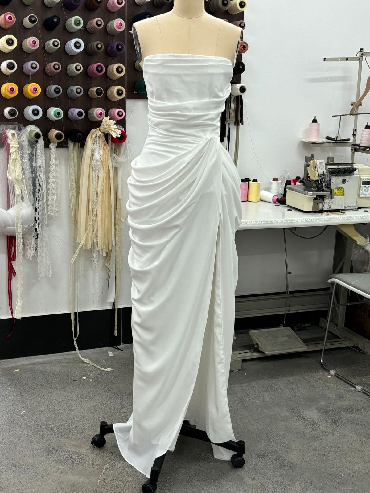 Asymmetrischer Plisseerock mit Schlitz – Bild 6 | LuxeStyle