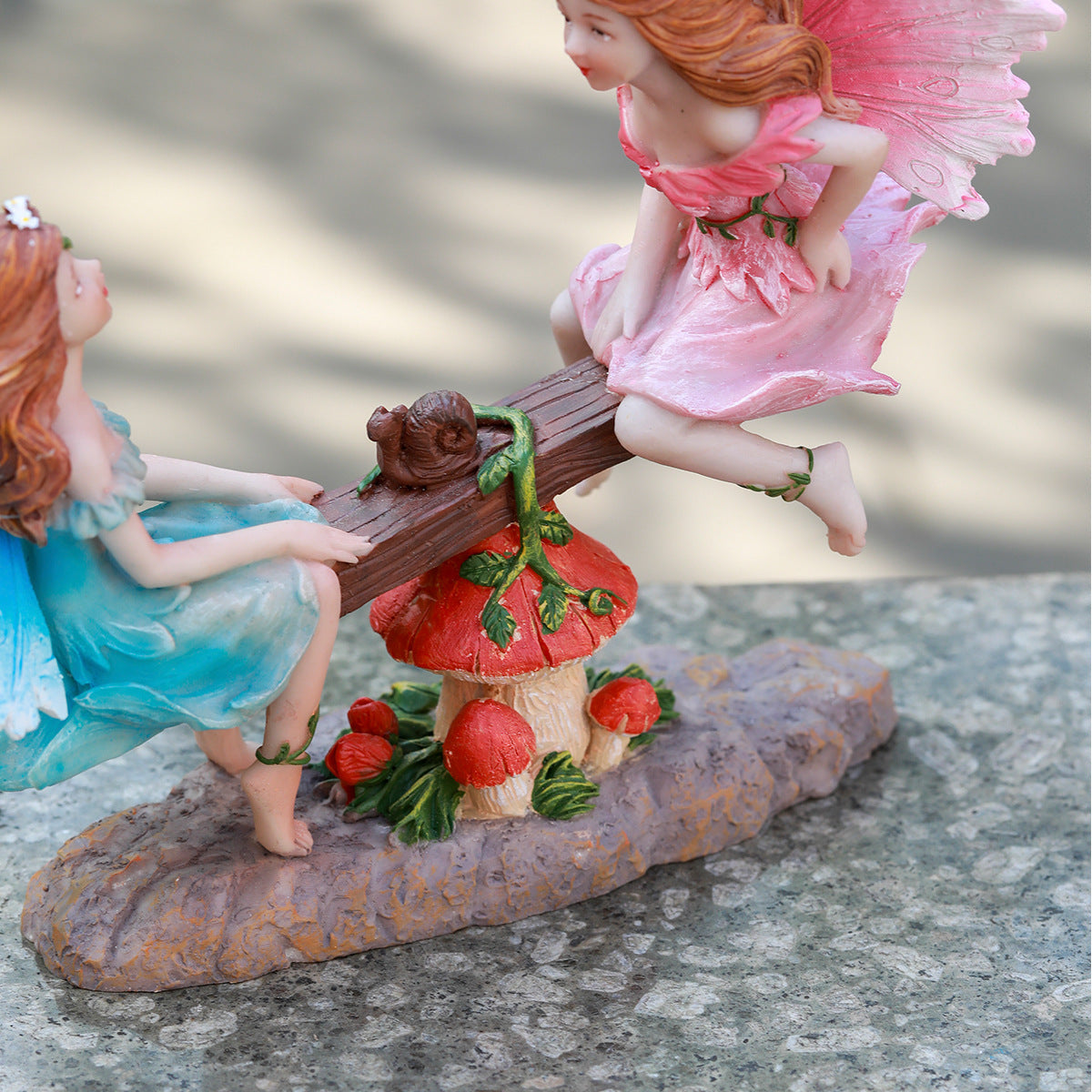 Gartenfee Wippe Harzfigur – Bild 3 | LuxeStyle