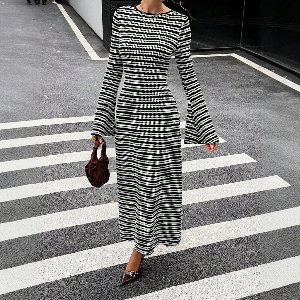 Glockenärmel-Strickkleid mit Rundhals und Streifen