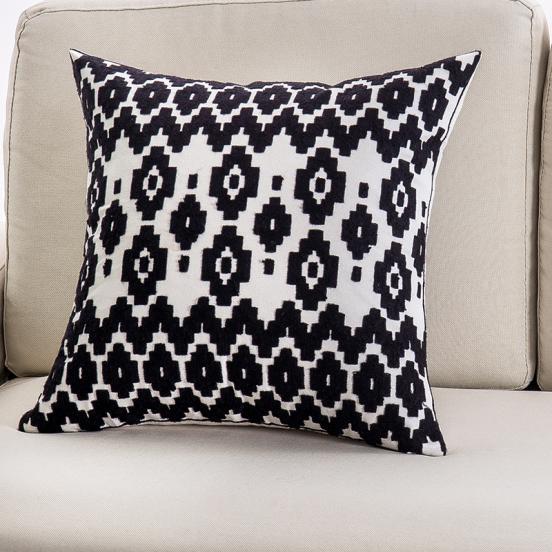 Besticktes Dekokissen nach Wunsch – Bild 6 | LuxeStyle