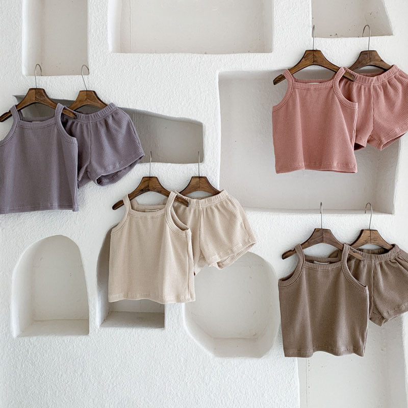 Baby-Strampler aus Waffelpiqué – Ärmellos – Bild 2 | LuxeStyle